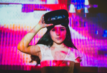 Ta pani VR demo ajal oma käed mu seeliku alla